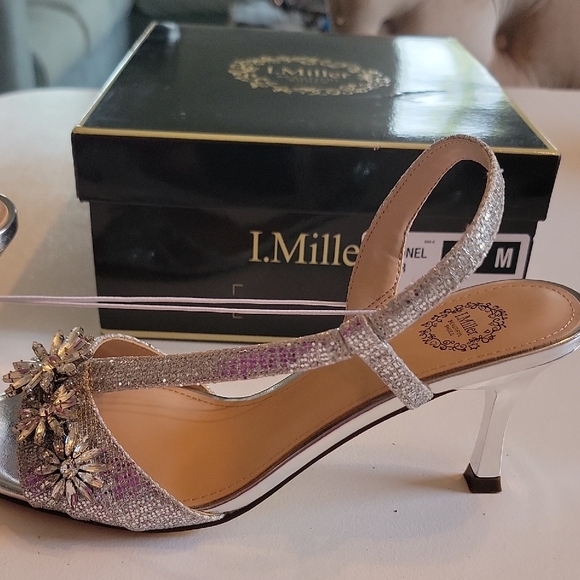 I. Miller Lionel Silver Round Open Toe Women's Flat Heel Pumps. - Picture 12 of 16